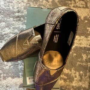 Hard to find -- RARE Rose Gold Crackle Shimmer Classic Tom's Shoes NEW in box